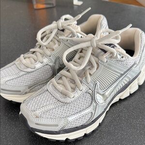 Nike Zoom Vomero 5 Metallic Silver Sneakers